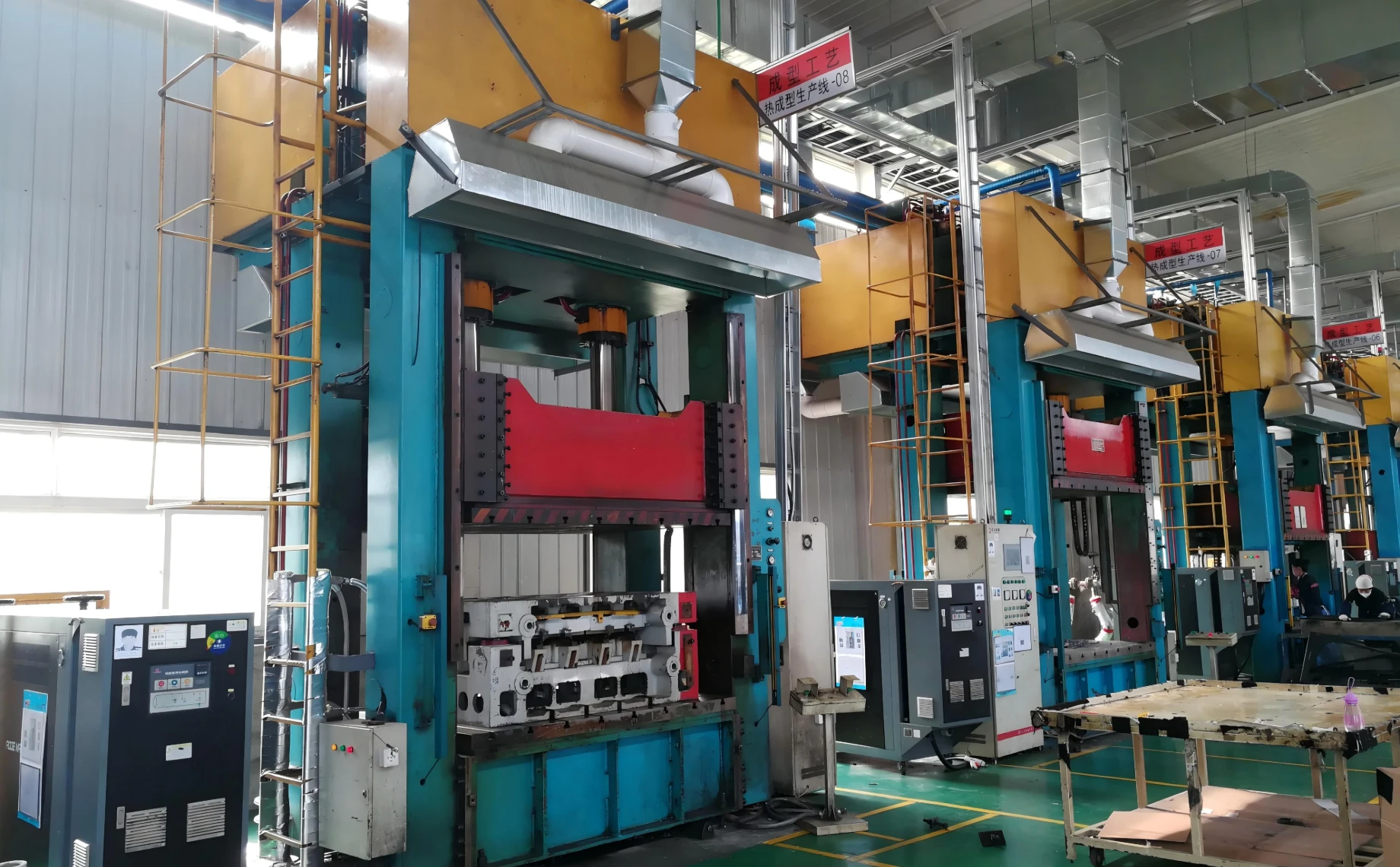 AODE mold temperature machine to improve the quality and performance of carbon fiber products